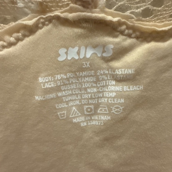 SKIMS Fits Everybody Lace Onesie Size 3X in clay - Picture 2 of 7
